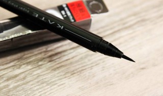  没有眼线笔能用黑笔代替吗 没有眼线笔能拿黑色带碳素笔代替吗？