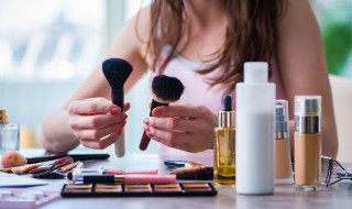  新手淡妆化妆方法 新手应该如何化淡妆？